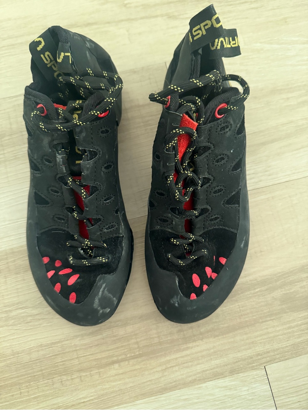 La Sportiva Tarantulace Rock Black and Red Climbing Shoes -  Euro 39.5/US 7